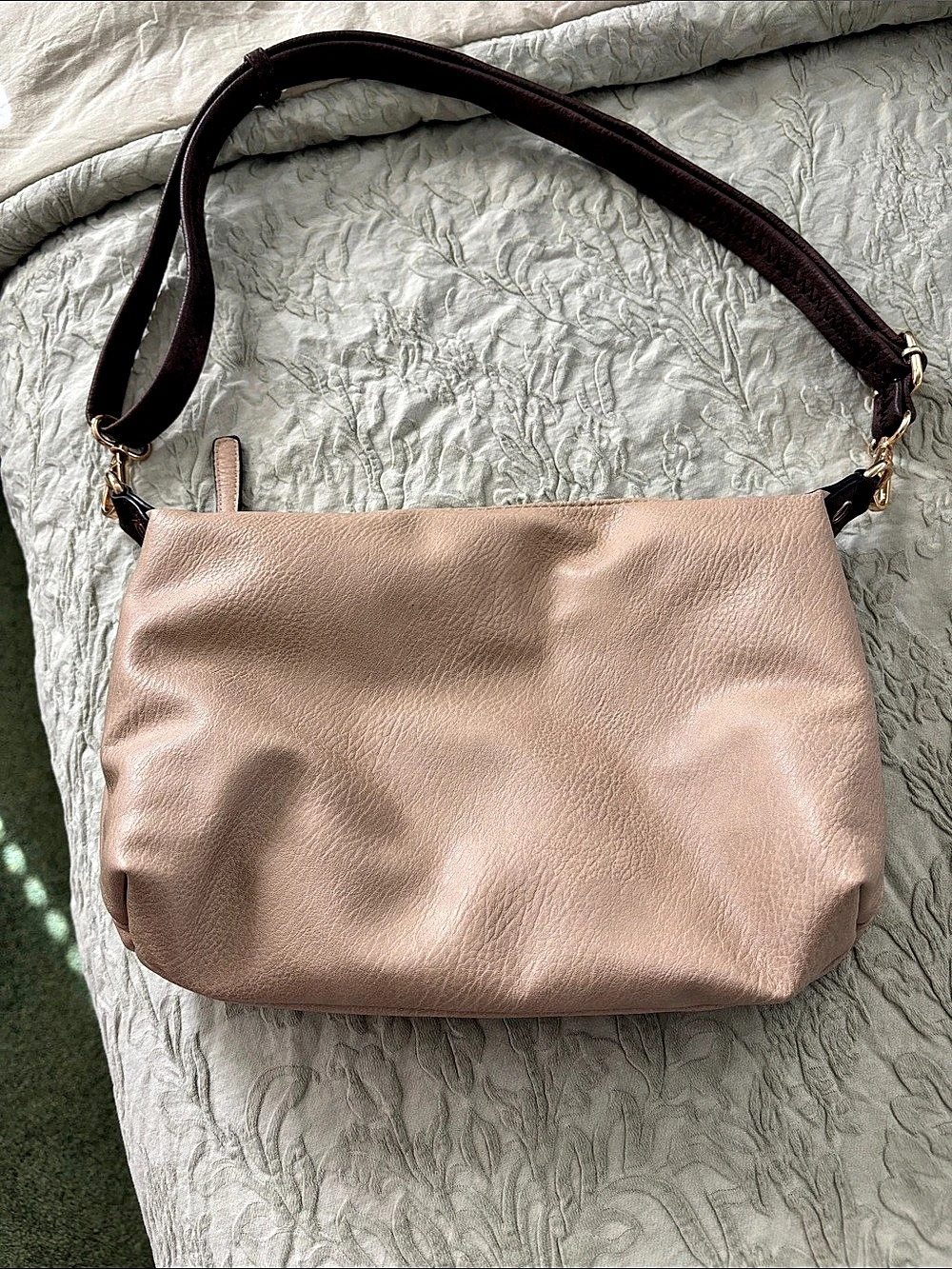 Shoulder Bag in tan Like New